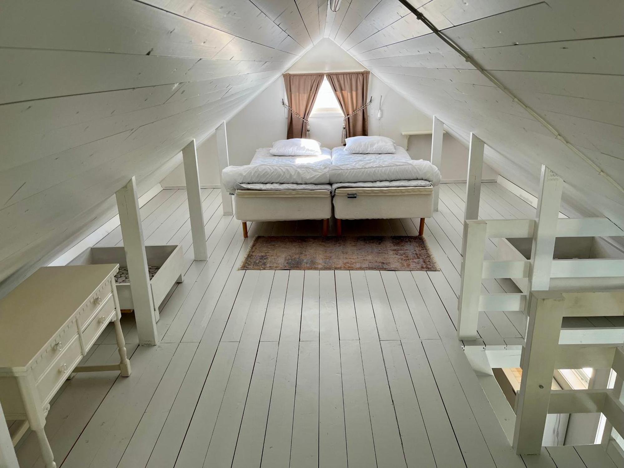 Skrea Guesthouse, Close To The *